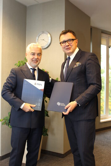z lewej Gheorghe Marian Cristescu, Prezes Zarządu Polskiego Holdingu Hotelowego; z prawej Marcin Mazurek, Prezes Zarządu Polskiego Holdingu Nieruchomości