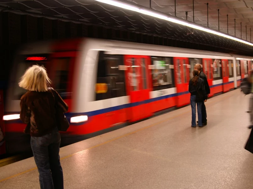 Stacja metra w Warszawie. Zdjęcie poglądowe.