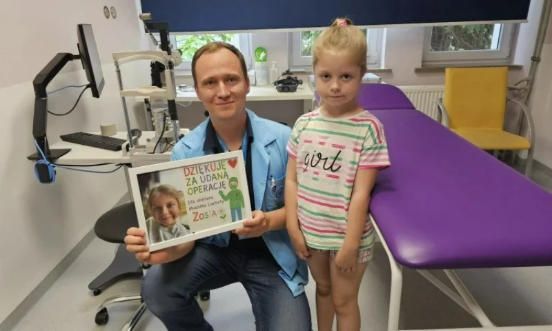 Dr Mieszko Lachota ze swoją pacjentką