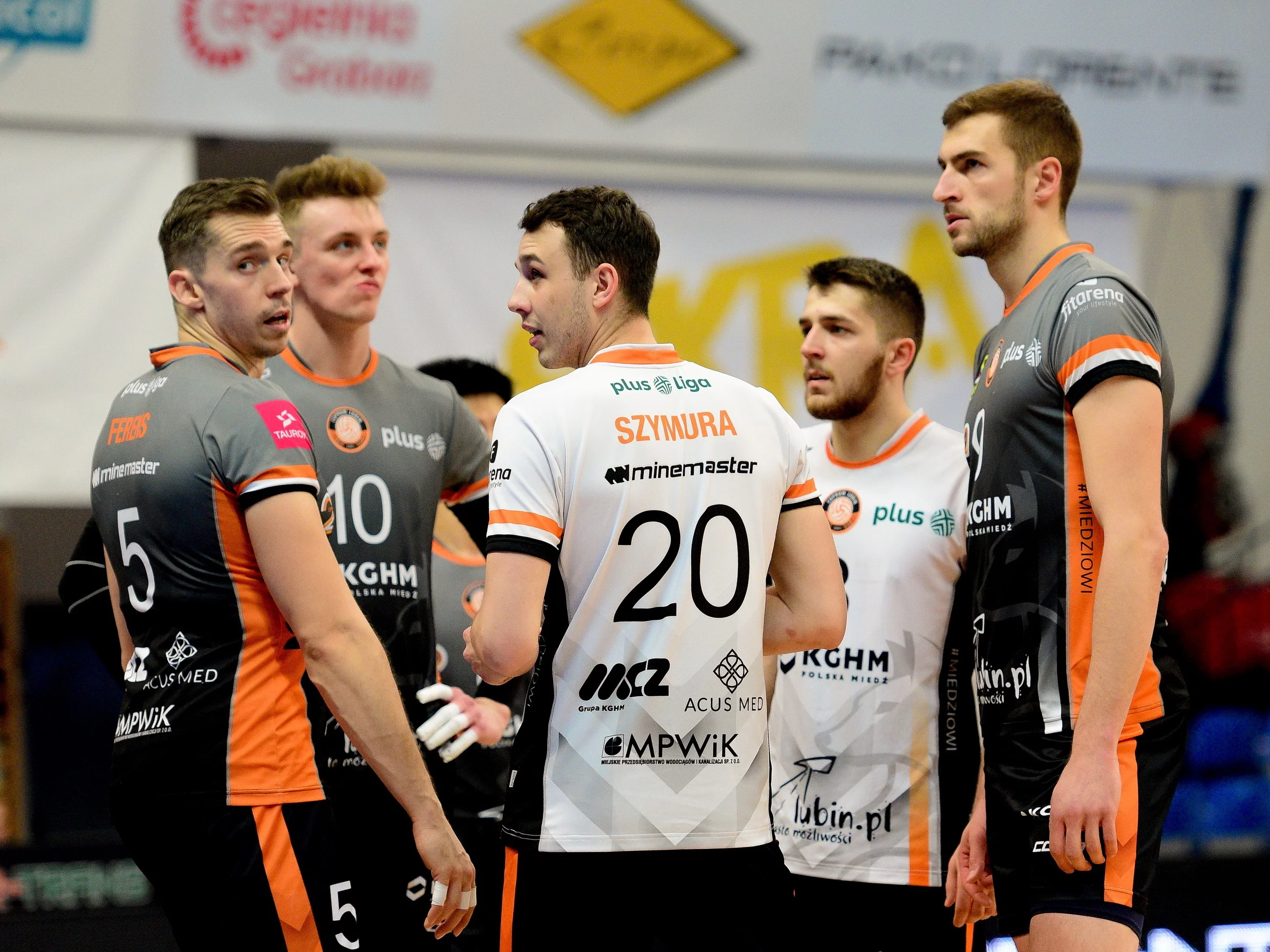 Kamil Szymura (na środku)