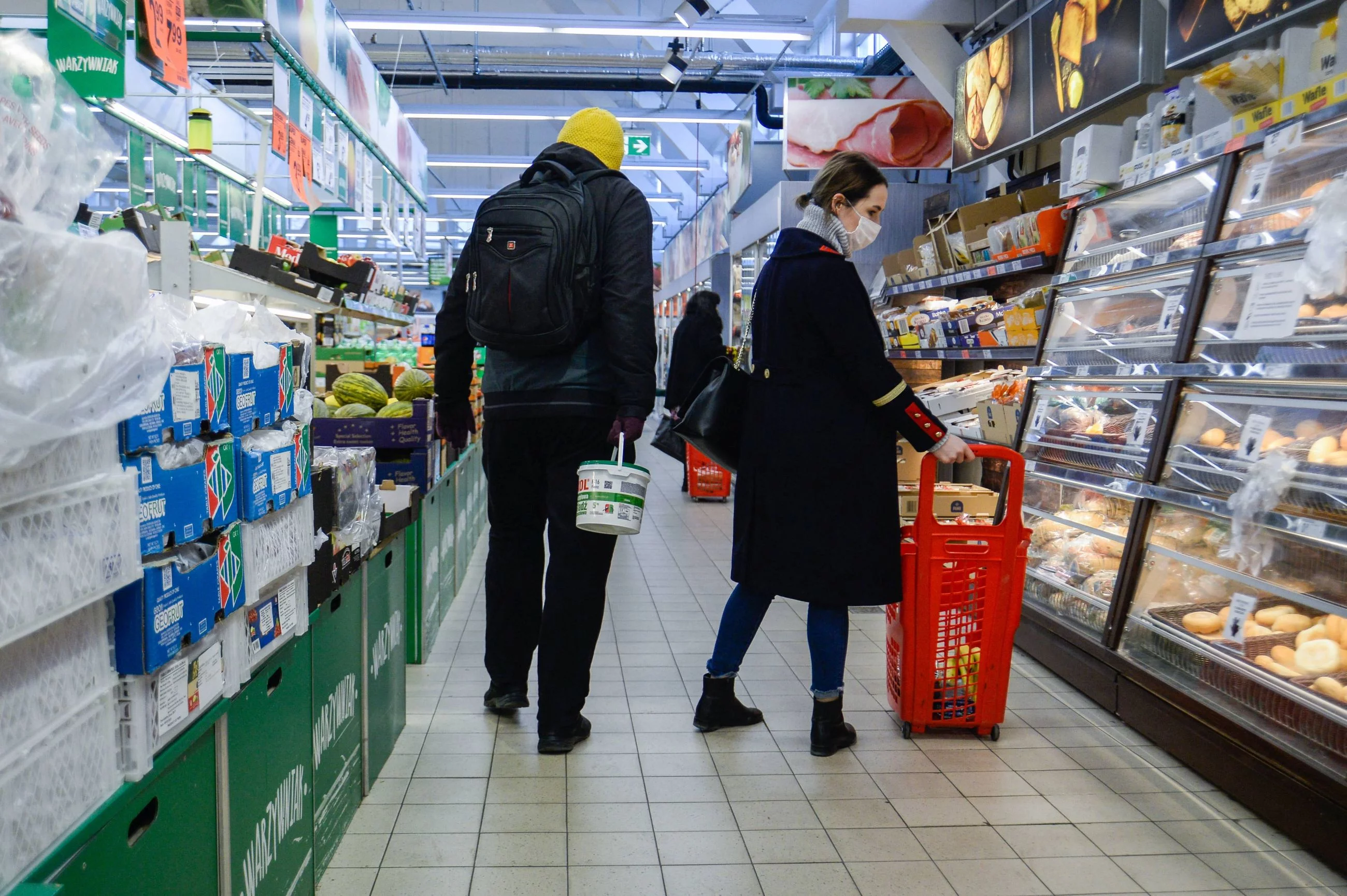 Klienci w jednym ze sklepów w Polsce