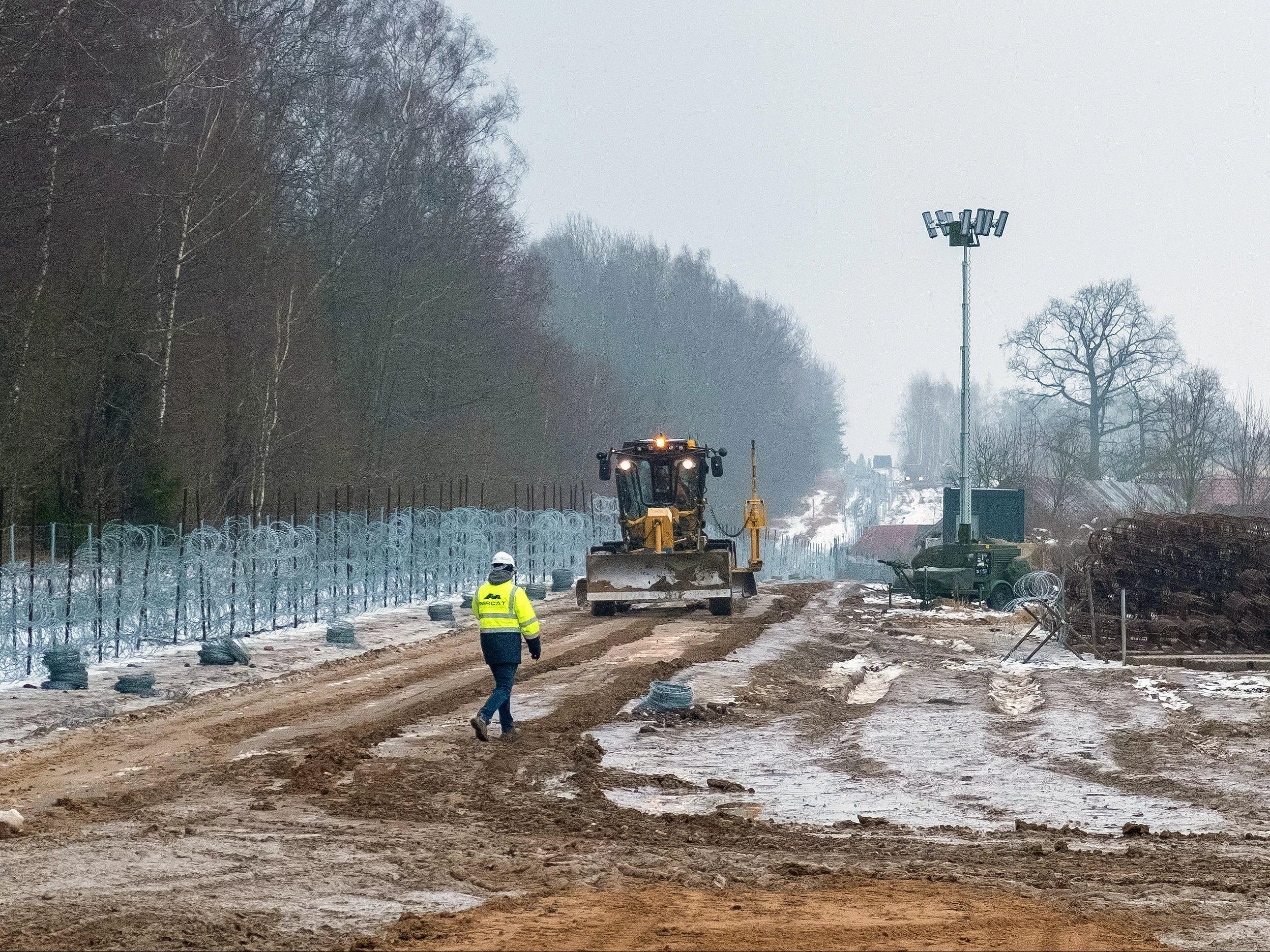 Budowa płotu na granicy z Białorusią, zdjęcie ilustracyjne