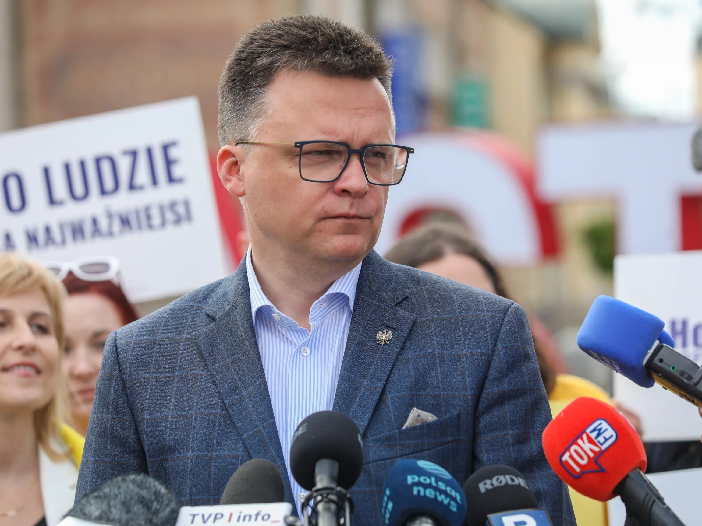 Rewolucja w szkołach i... w Sejmie? Tak „przekręcono” postulat Hołowni. Jest reakcja
