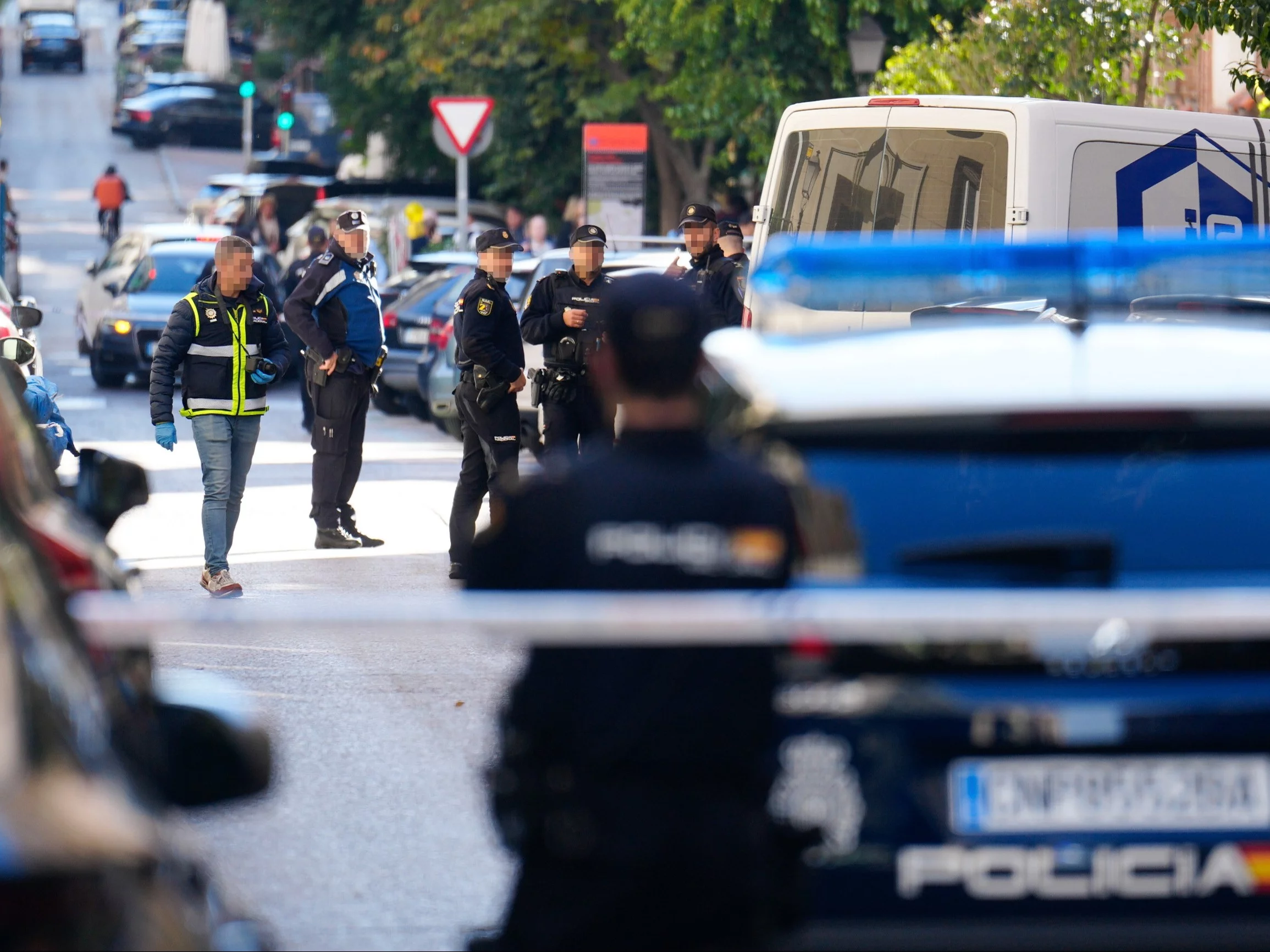 Policja na miejscu zamachu na polityka