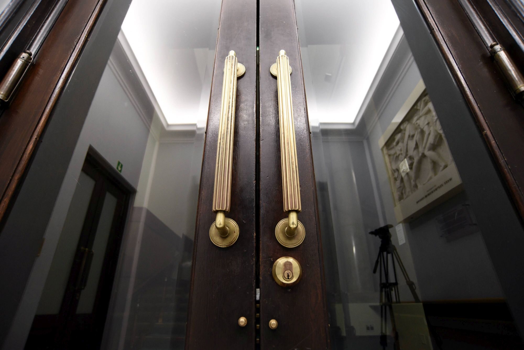 Zamknięte drzwi na galerię w Sejmie