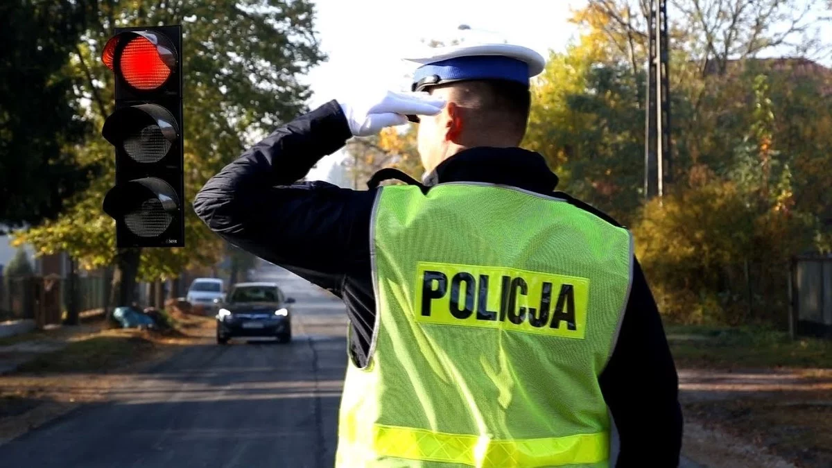 Policjant kierujący ruchem