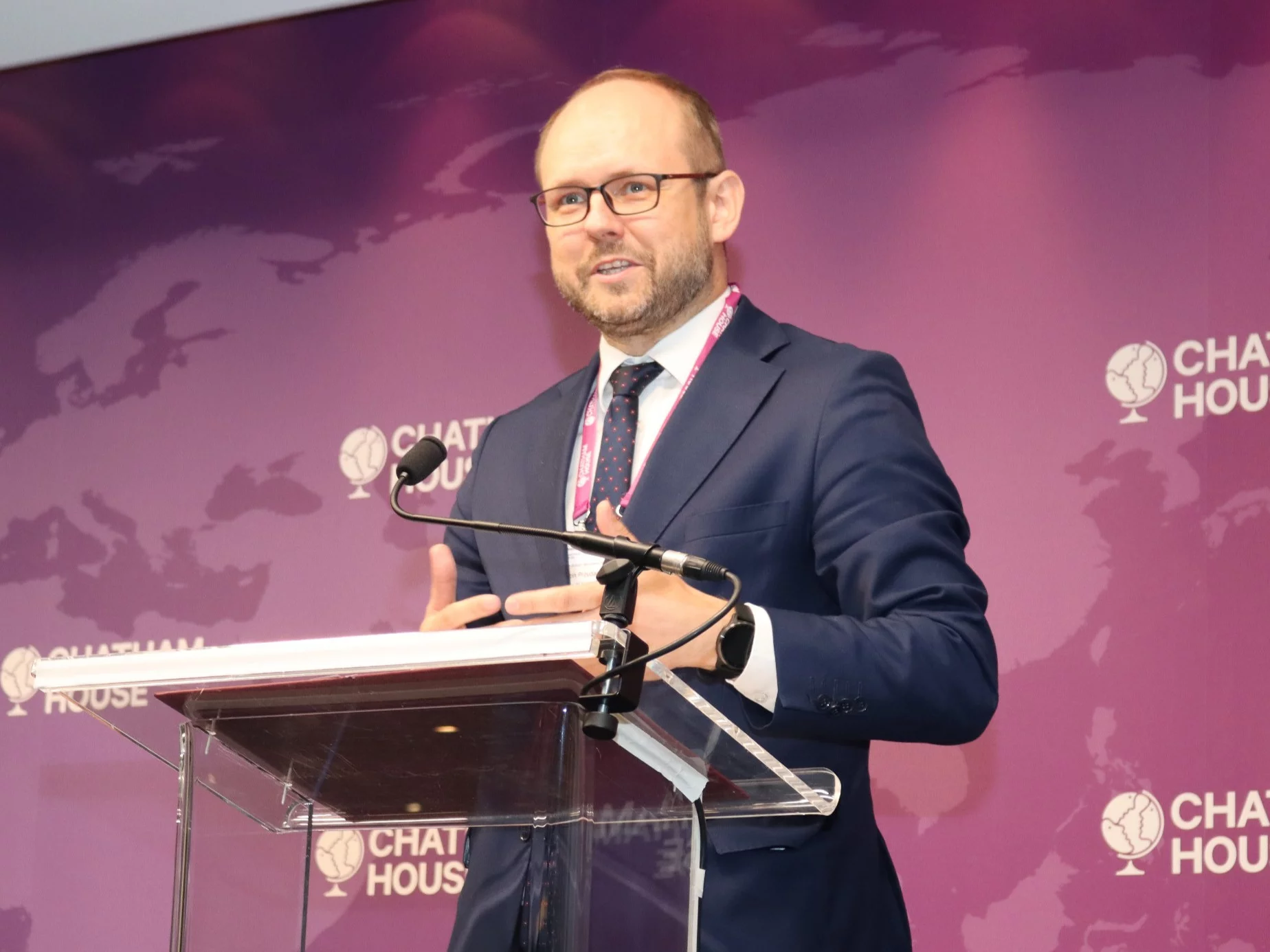 To spotkało współpracownika Nawrockiego przed Białym Domem. Wszystko nagrały kamery