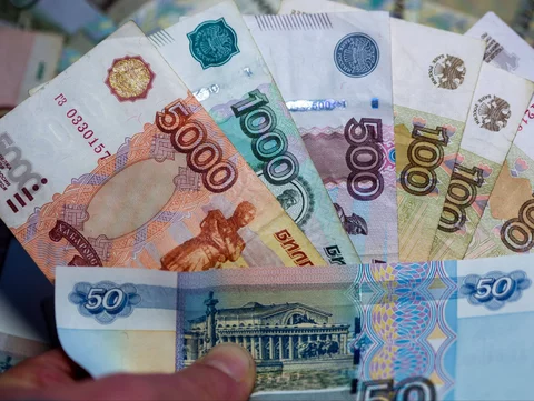 Rosyjski rubel zyskuje na wartości