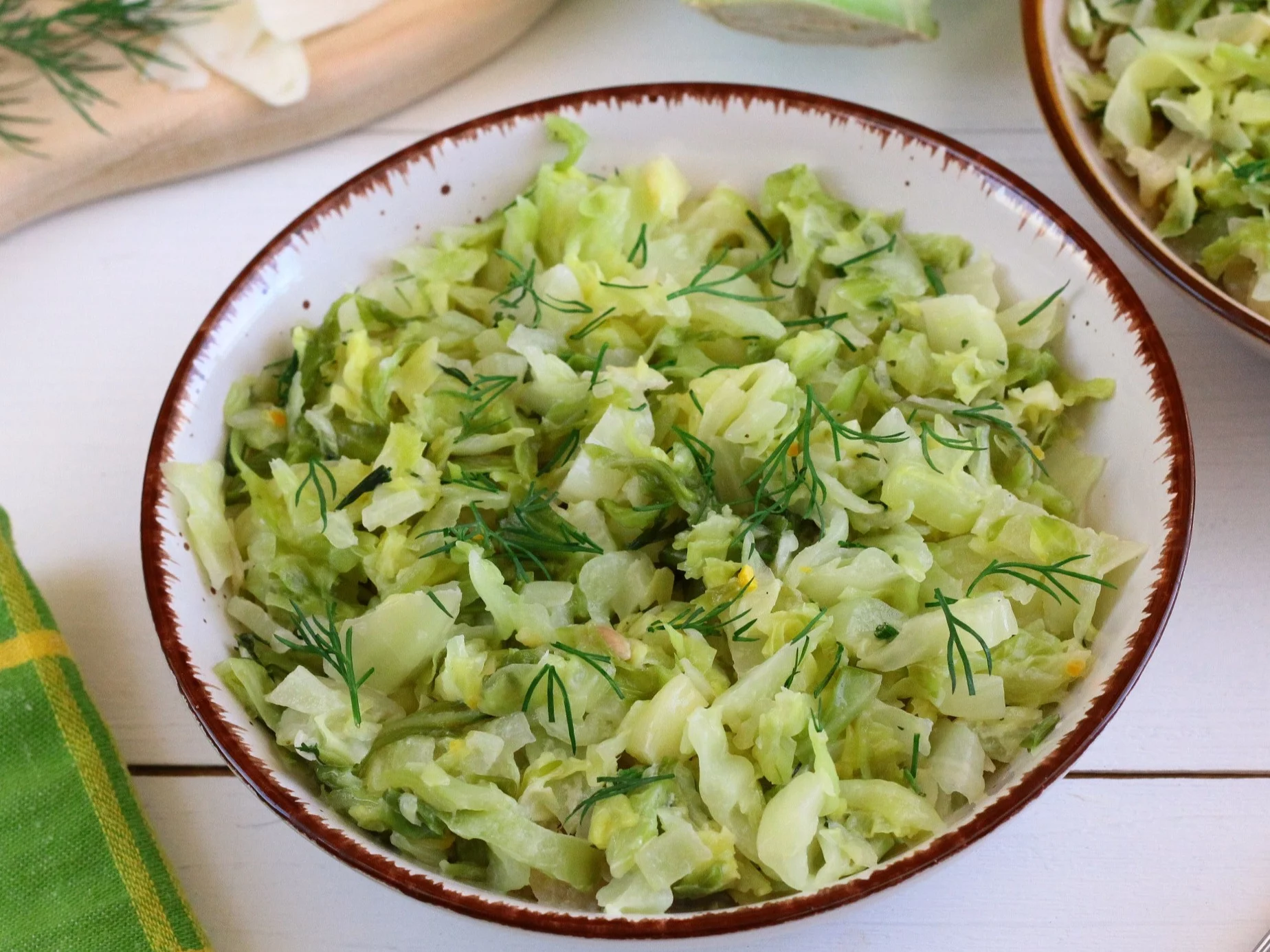 Młoda kapusta z koprkiem