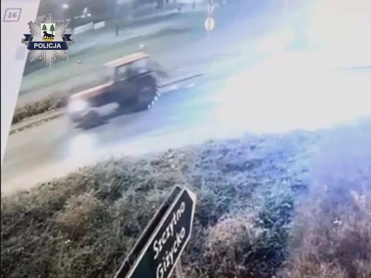 Pisz. Nocą jechał traktorem ulicami miasta