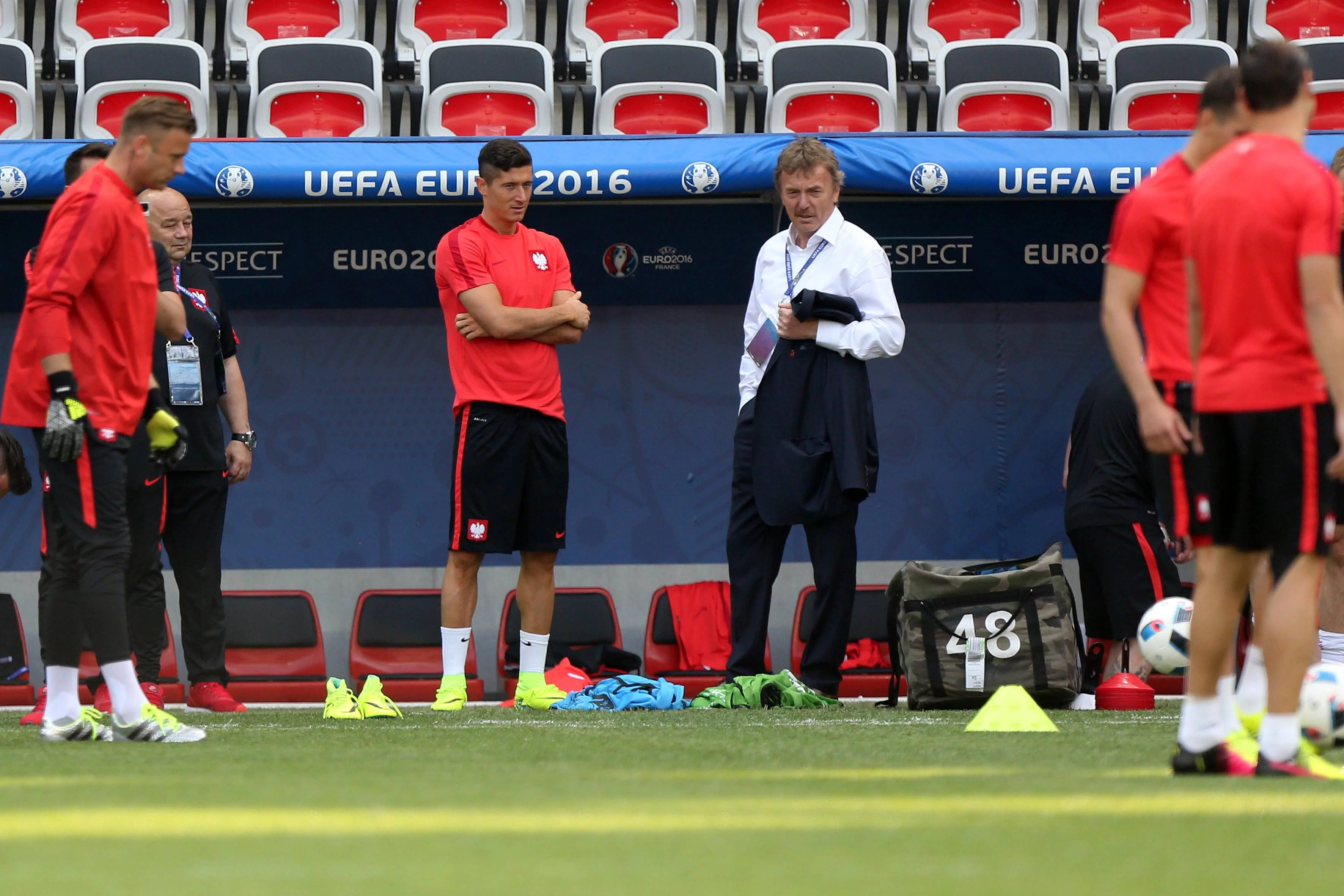 Zbigniew Boniek z polskimi piłkarzami