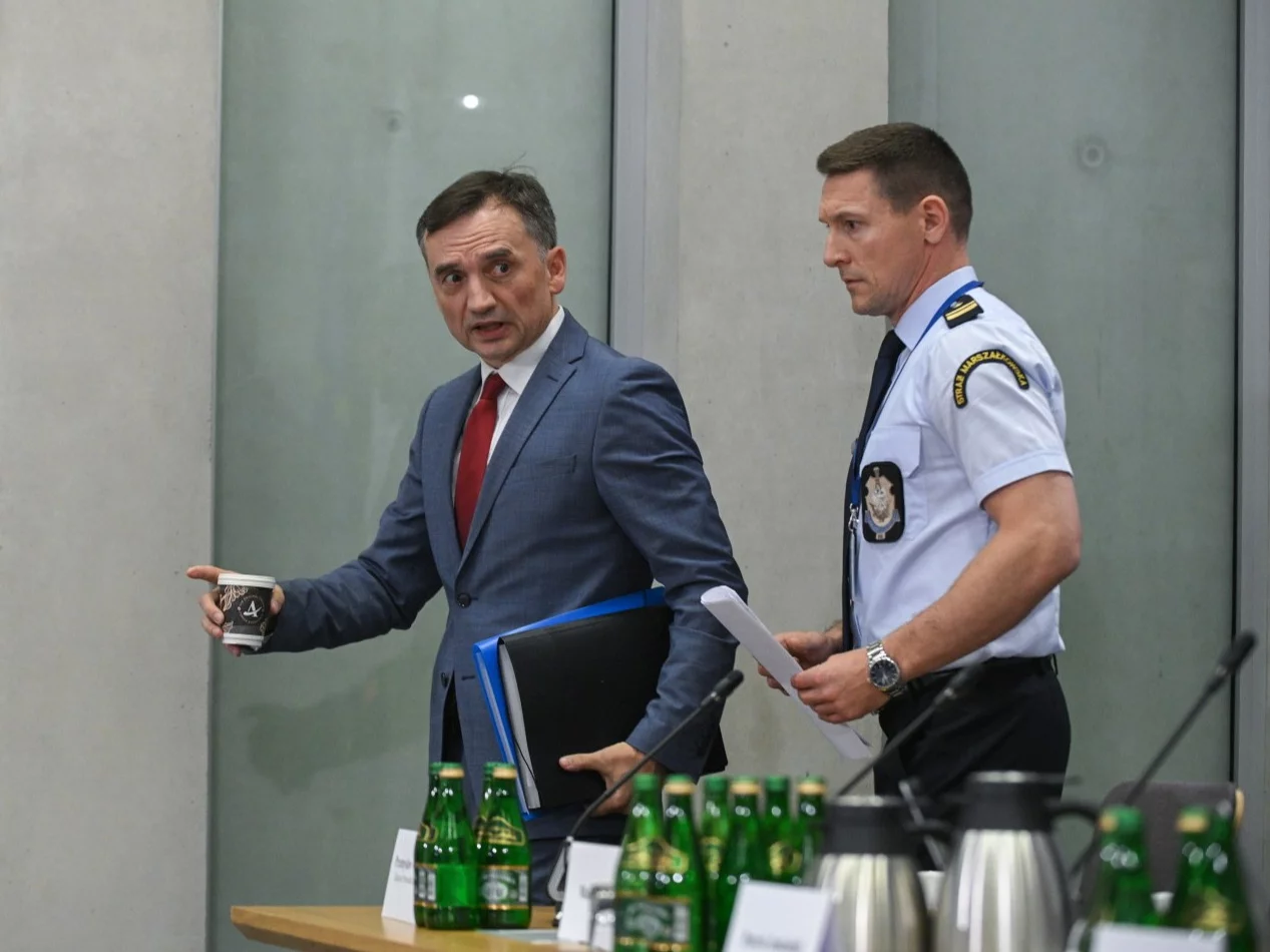 Zbigniew Ziobro w drodze na sejmową komisję śledczą