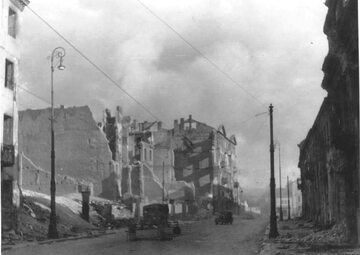 Zburzone getto w Warszawie. Niemiecki podpis pod zdjęciem: „Tak wygląda była żydowska dzielnica mieszkaniowa po zniszczeniu”