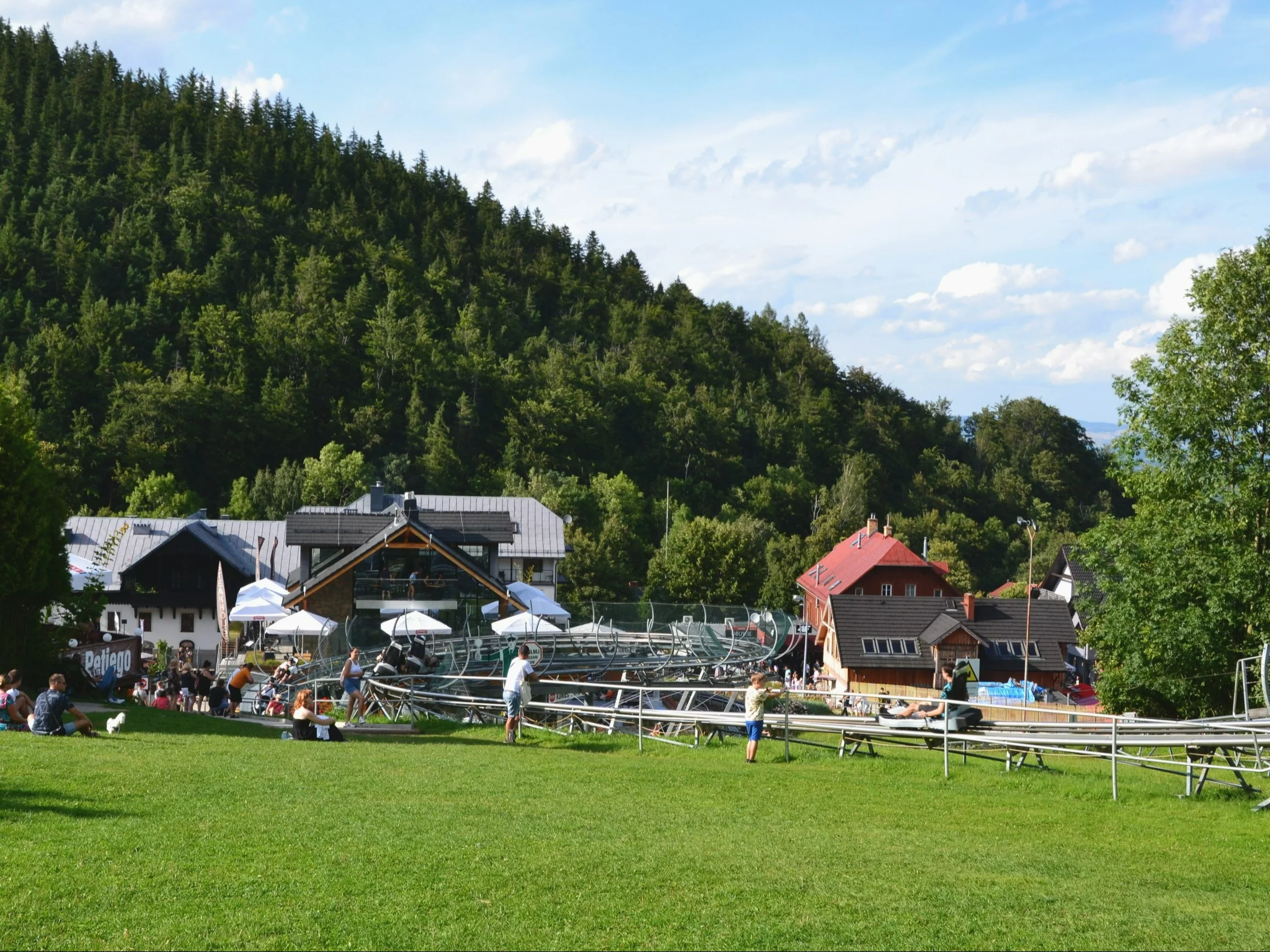 Wypadek na popularnej atrakcji w Karpaczu. Pasażerka straciła przytomność