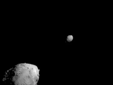 Asteroida 2 minuty przed uderzeniem sondy