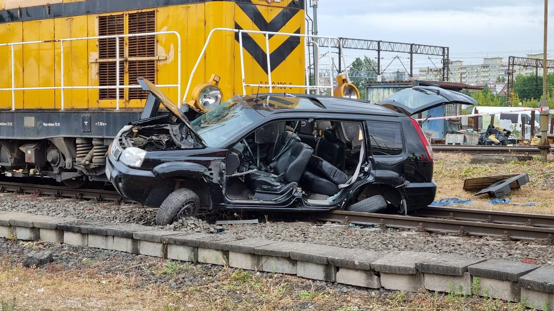 Zderzenie SUV-a z lokomotywą – symulacja