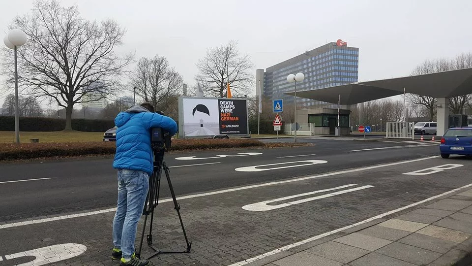 Billboard przed siedzibą ZDF