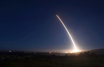 Zdjęcie ilustracyjne, test rakiety balistycznej w bazie Vanderberg Air Force