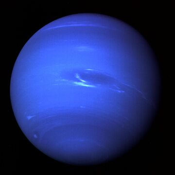 Zdjęcie Neptuna wykonane z obrazów przesłanych przez sondę Voyager 2