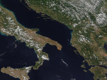 Zdjęcie satelitarne z zaznaczonymi pożarami