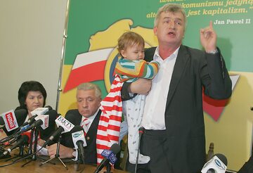 Zdjęcie z 2007 roku, po prawej stronie Piotr Ikonowicz, w środku Andrzej Lepper