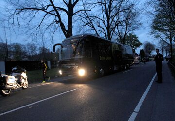 Zdjęcie z miejsca zamachu na autobus przewożący piłkarzy Borussii