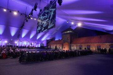 Zdjęcie z obchodów 70. rocznicy wyzwolenia obozu koncentracyjnego Auschwitz-Birkenau