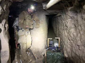 Zdjęcie z odkrytego przez amerykańskie służby tunelu