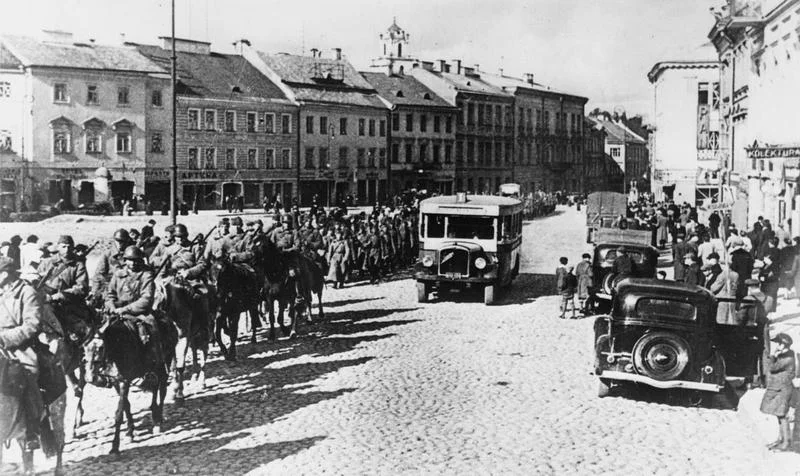 Armia Czerwona wkracza do polskiego Wilna