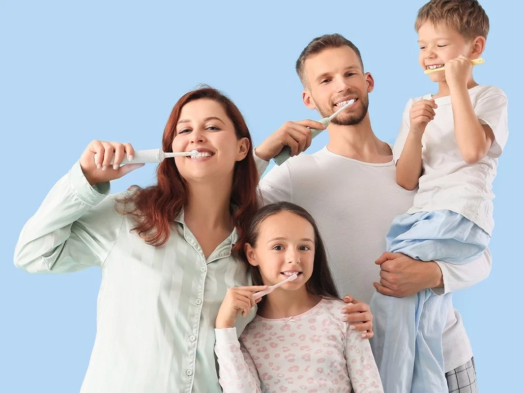 Rodzina myjąca zęby