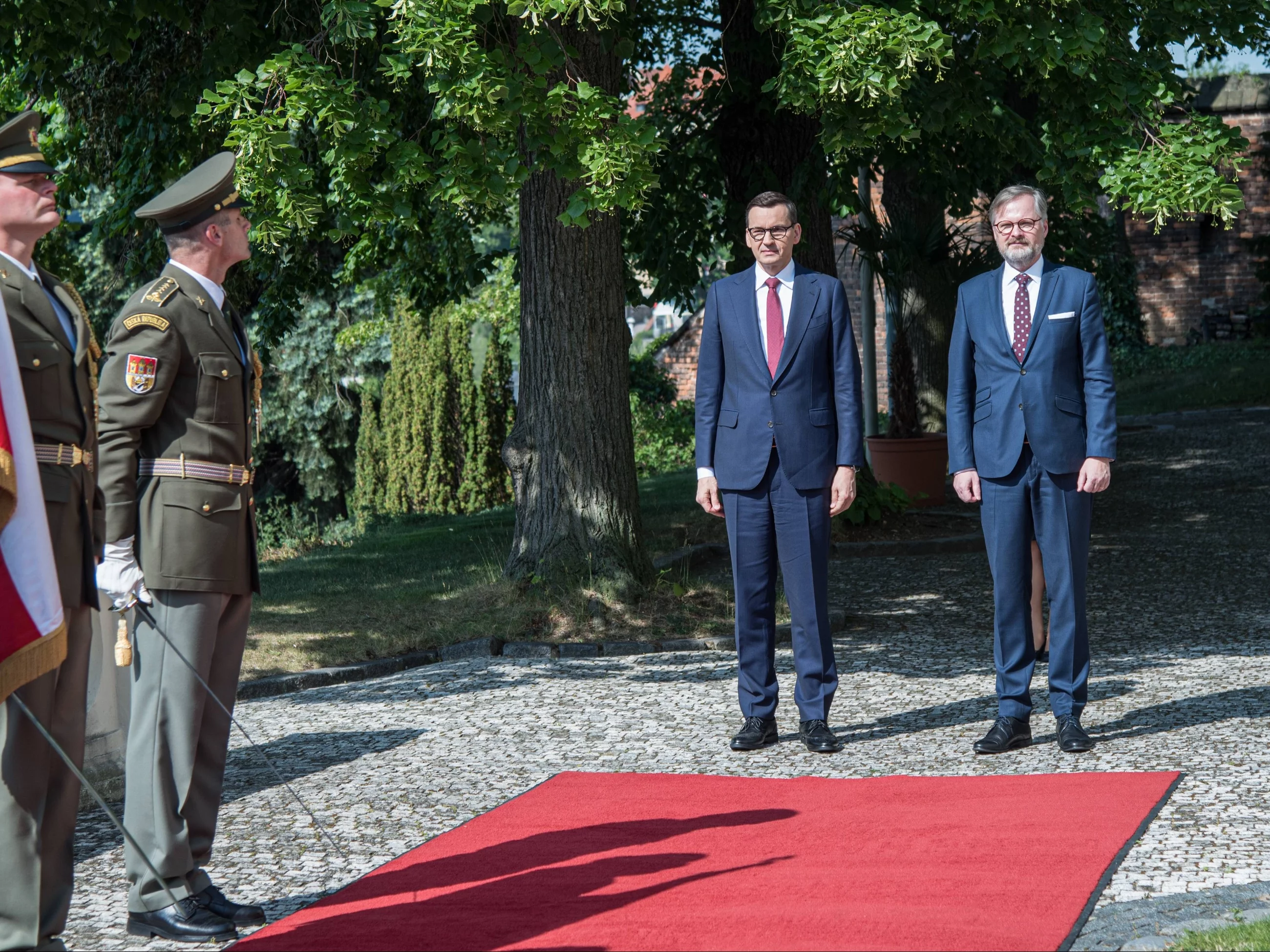 Premier Mateusz Morawiecki i jego czeski odpowiednik Petr Fiala.