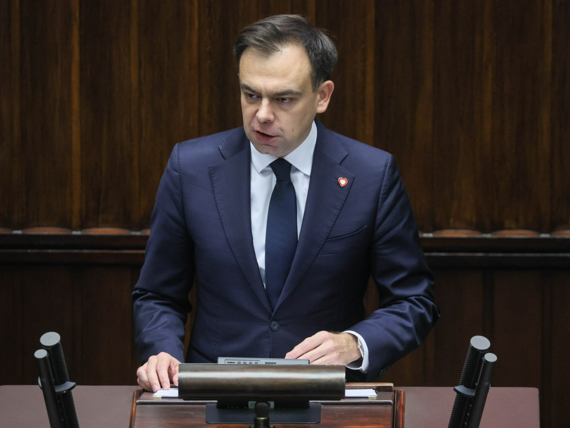 „Żegnamy drożyznę". Minister finansów przedstawił budżet