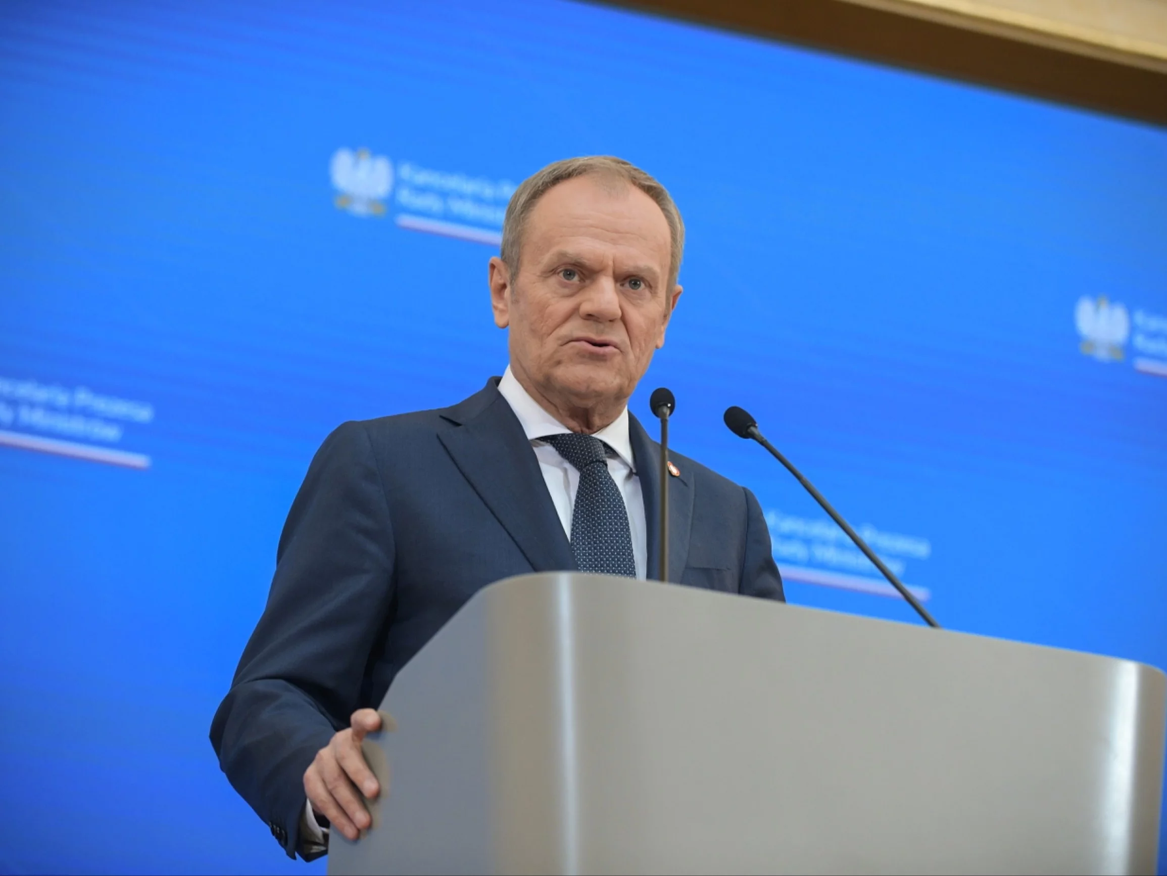 Premier Donald Tusk podczas konferencji prasowej po posiedzeniu rządu w siedzibie KPRM w Warszawie