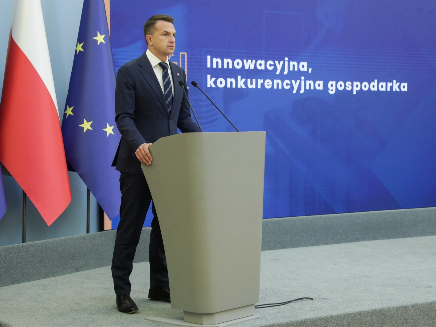 To miał być jeden ze „100 konkretów”. Rzecznik rządu zakłopotany po pytaniu