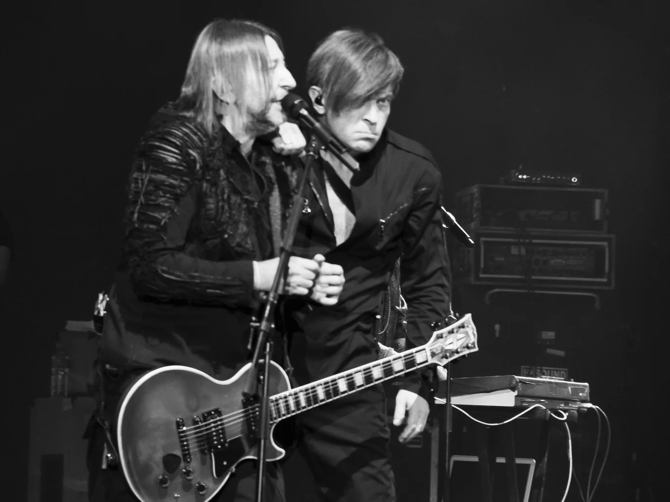 Po prawej Jegor Bortnik, lider zespołu Bi-2