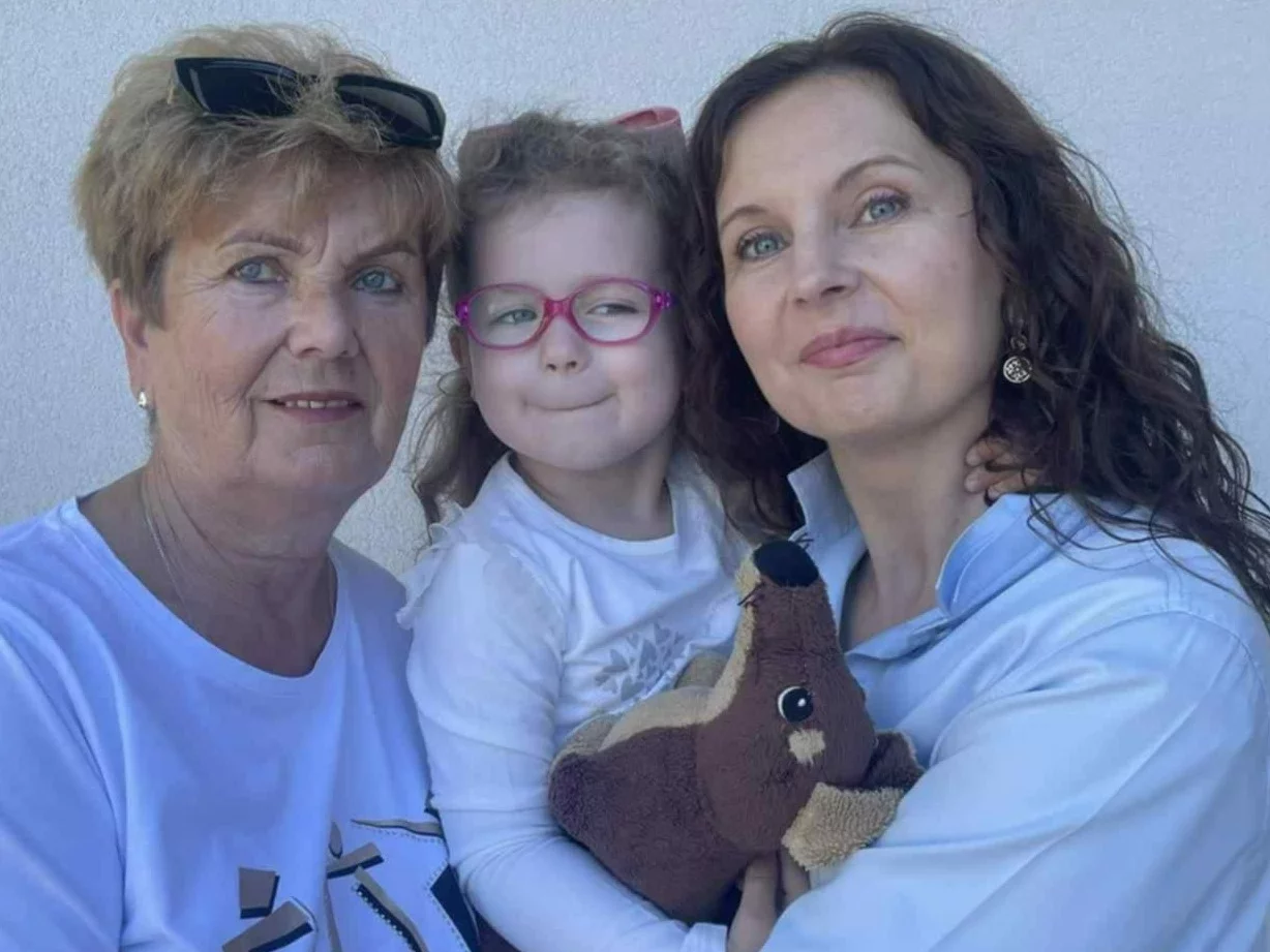 Monika Kocyła z mamą i córeczką
