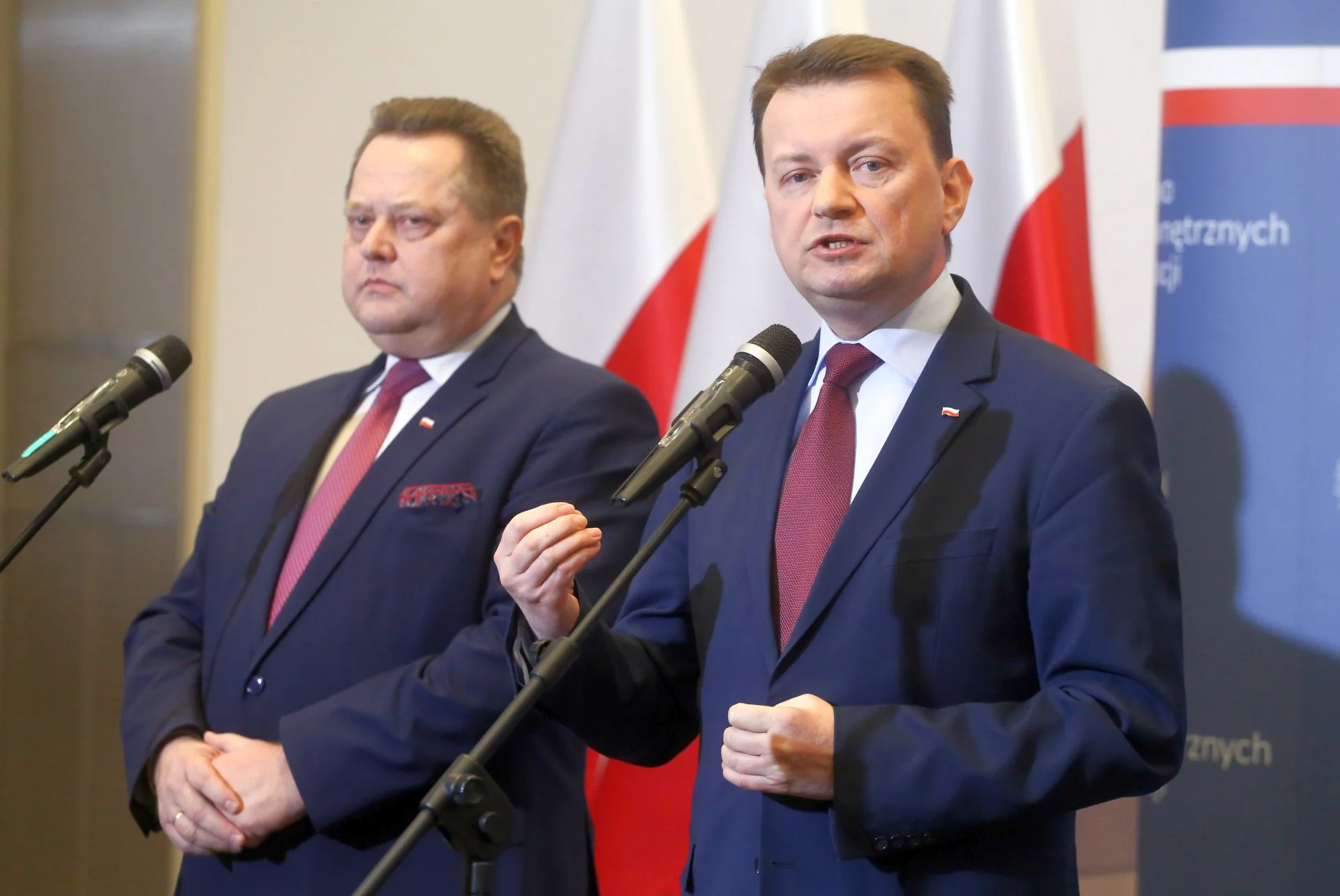 Wiceminister spraw wewnętrznych i administracji Jarosław Zieliński i szef tego resortu Mariusz Błaszczak