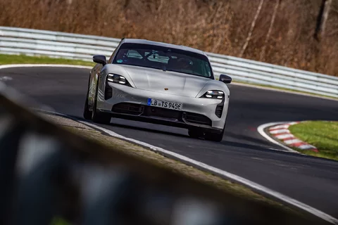 Porsche Taycan na Nurburgringu