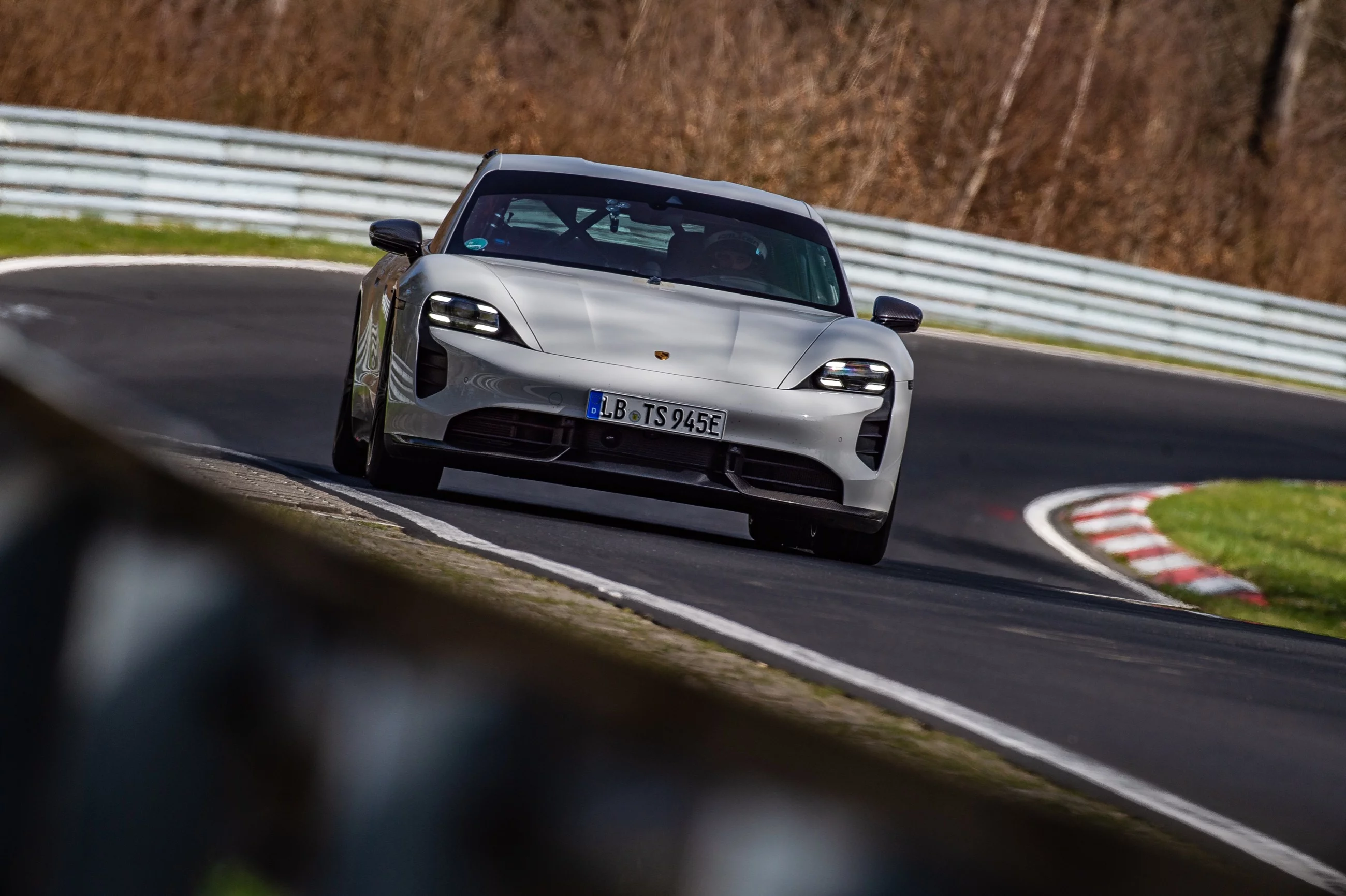 Porsche Taycan na Nurburgringu