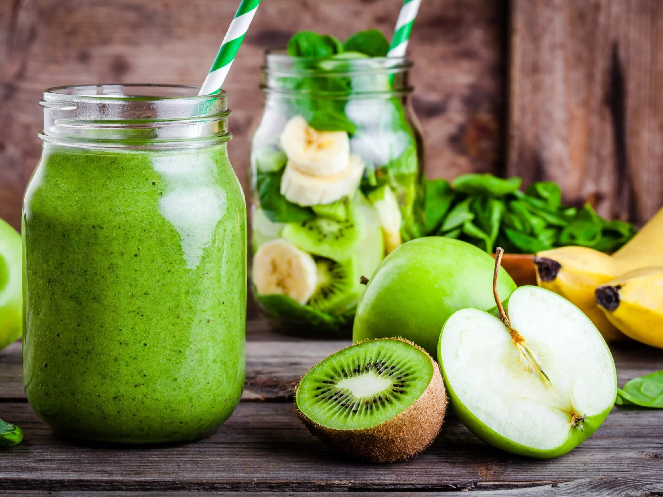 Koktajl z banana, kiwi, jabłka i szpinaku