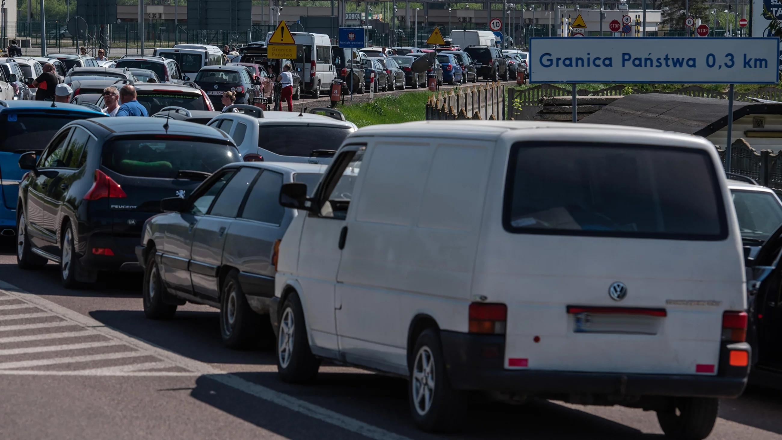 Kolejka samochodów na przejściu w Zosinie