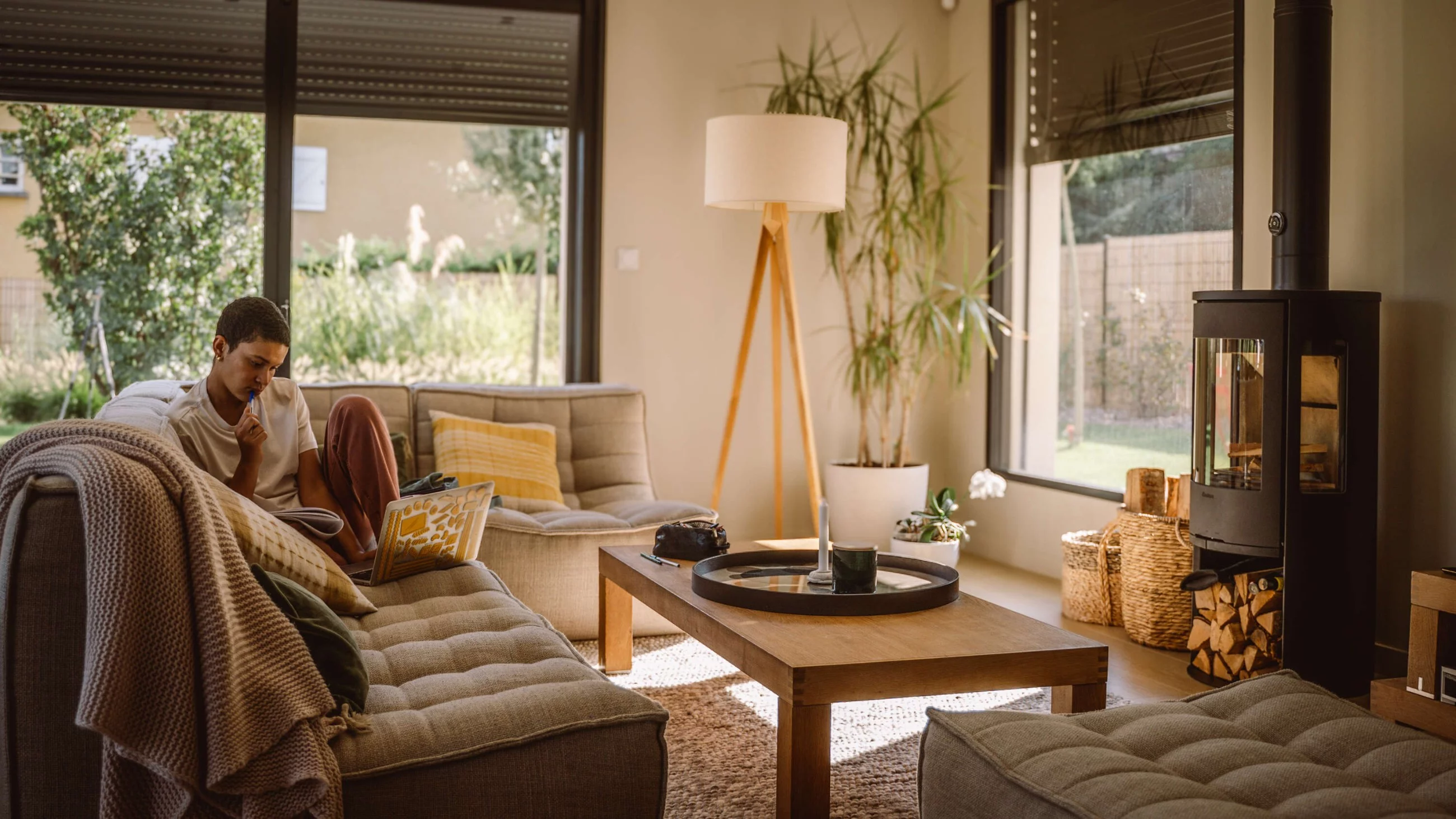 Zimowe rachunki znowu rosną? Oto 5 sposobów, jak realnie je obniżyć z marką Somfy