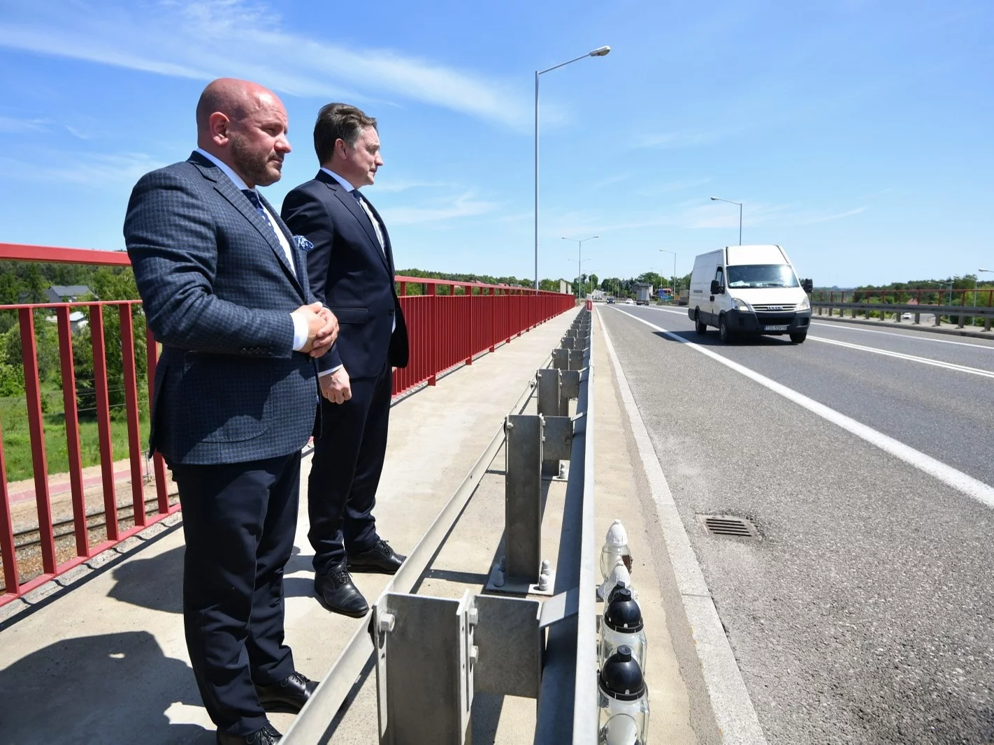 Poseł Mariusz Gosek i minister sprawiedliwości Zbigniew Ziobro w miejscu wypadku