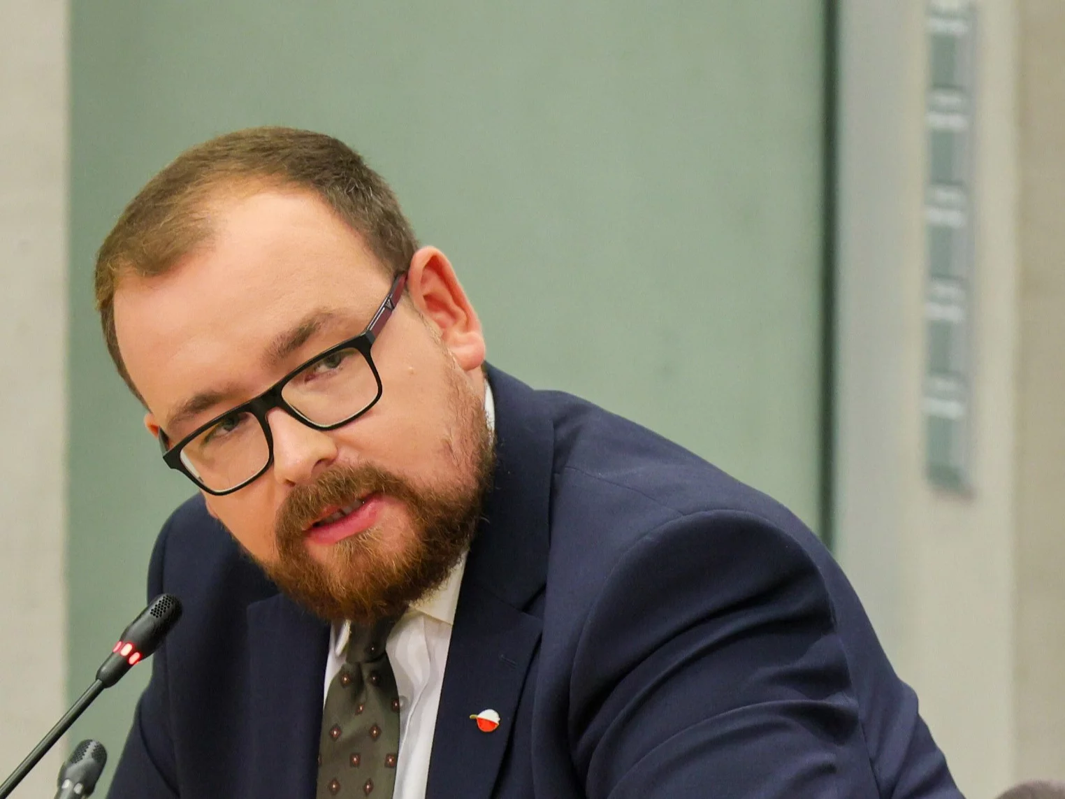 Zaskakujące sceny podczas przesłuchania Ziobry. Padł cytat z kultowego filmu