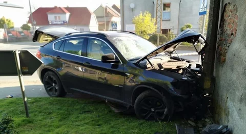 Złodziej rozbił BMW