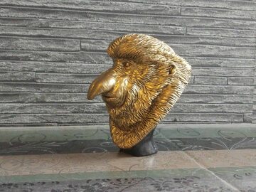 Złota rzeźba nosacza sundajskiego