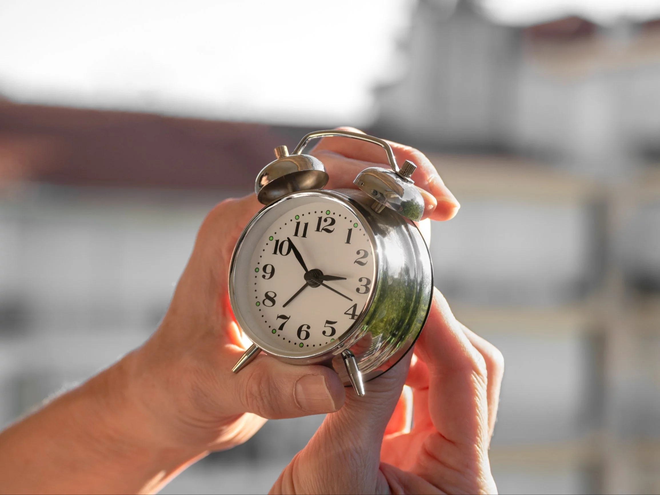 Zmiana czasu na zimowy 2025. Kiedy przestawiamy zegarki?