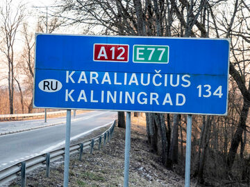 Znak informujący o drodze do Kaliningradu