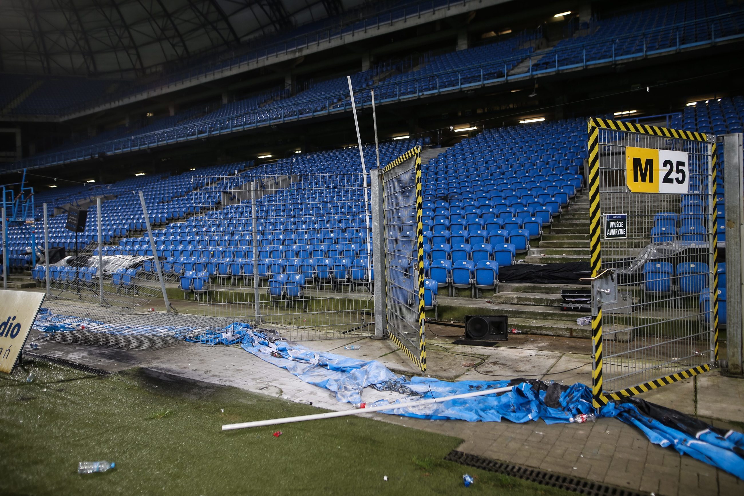 Zniszczenia na stadionie Lecha po meczu z Legią