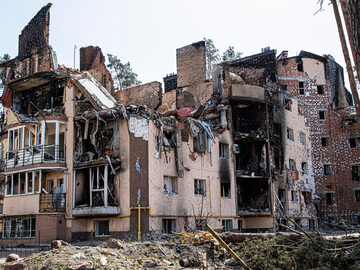 Zniszczenia na Ukrainie. Zdjęcie wykonane podczas wizyty delegacji Senatu na Ukrainie
